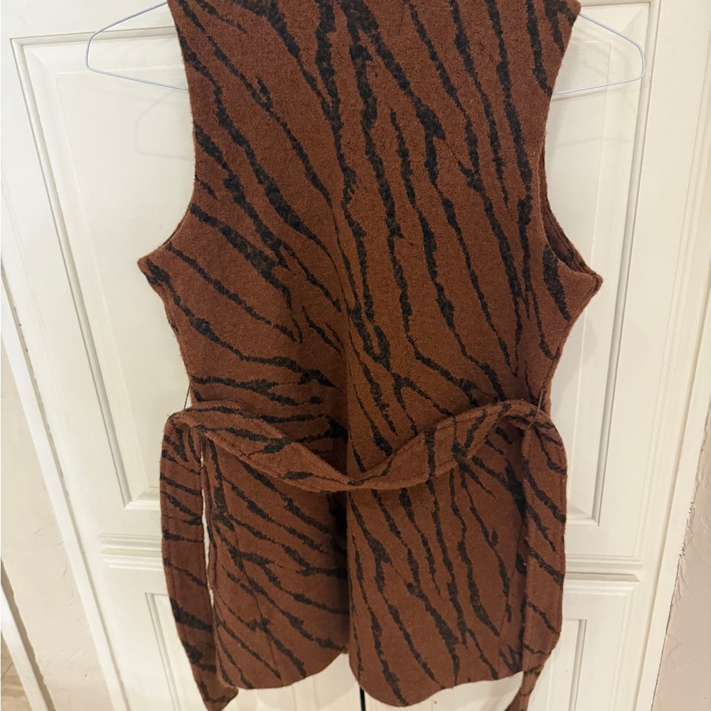 Tahari Chocolate and Ebony Patterned Vest - Picture 4 of 5